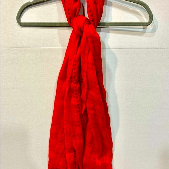 Beautiful RED Scarf by Eileen Fisher! 78% linen 18%Merino, 4% Cashmere! 27”x 82 - Picture 4 of 6